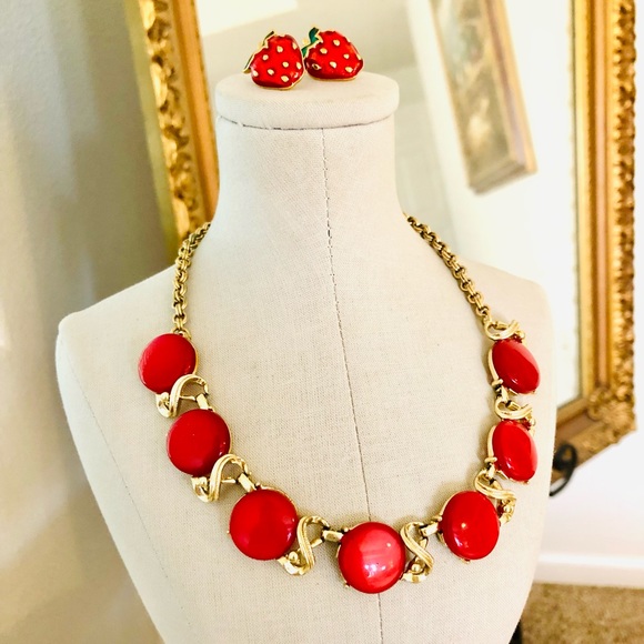 Vintage Red Thermoset Necklace & Strawberry Earrings - Picture 14 of 14